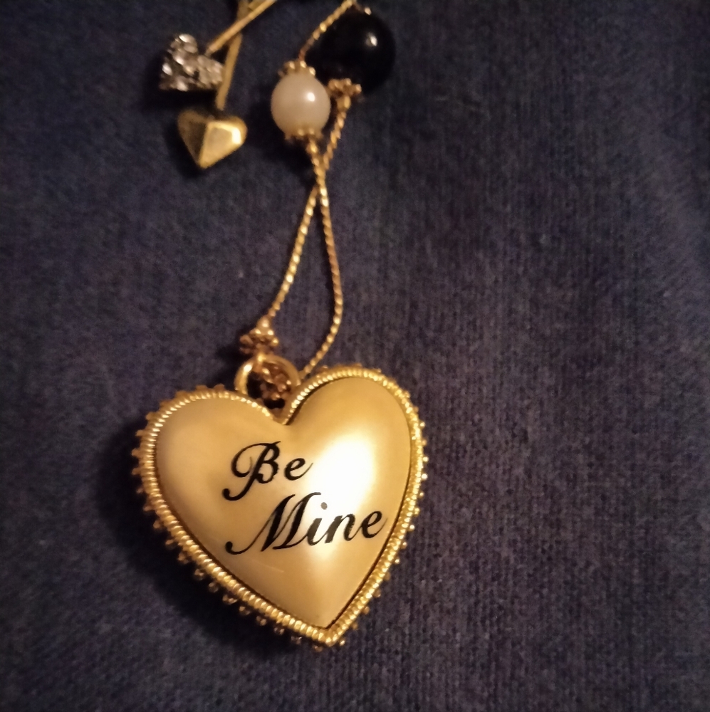 gold-tone BETSEY JOHNSON layered charm necklace BE MINE Valentine Hearts BJ - Picture 5 of 13